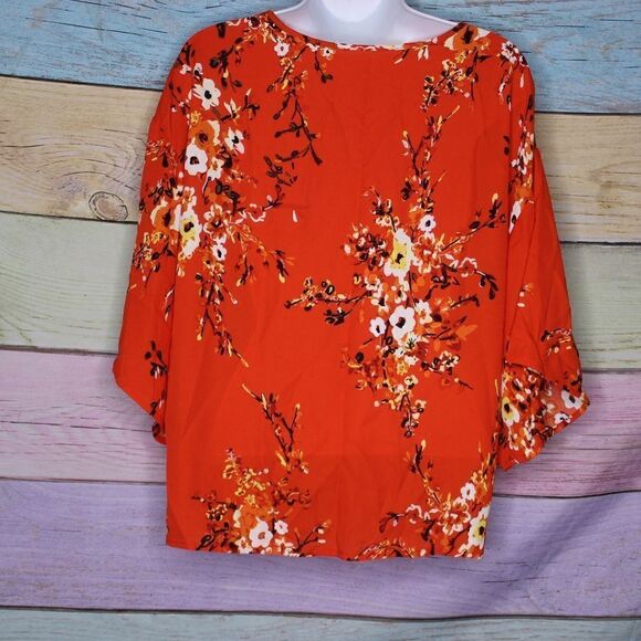 Women's Loose Fit V Neck Floral Top Medium - Picture 2 of 5